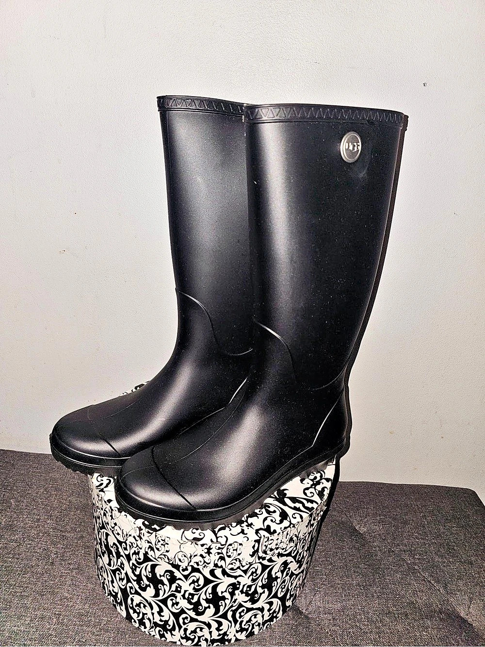 UGG Classic Tall II Tall Rain Boots Black US 6 New
